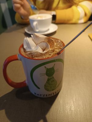 Hot chocolate at Katzentempel in Cologne