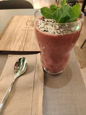 Açai Smoothie at Katzentempel in Cologne