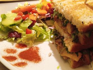 MIAUster Umami Sandwich with Salad at Katzentempel in Cologne