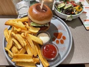 Special: Crazy Cat Burger (04/25)  at Katzentempel in Cologne