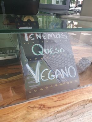 Opción de queso vegano at Masakali Pizza in Sevilla
