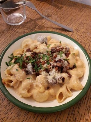 Mac and cheese at Aujourd'hui Demain Concept Store in Paris