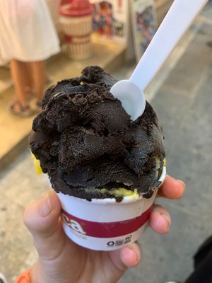 Helado de sorbete de chocolate at La Jijonenca del Carrer Major in Sitges