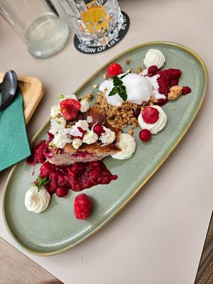 Raspberry Crumble at The Green Garden in Salzburg