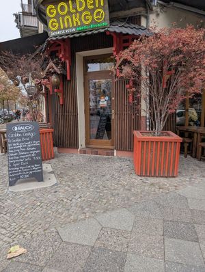 Von aussen at Golden Ginkgo  in Berlin