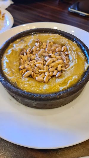 Hot hummus with pistacchio. (Butter free version) at Kebapçım Hatay Sofrası Trabzon in Trabzon