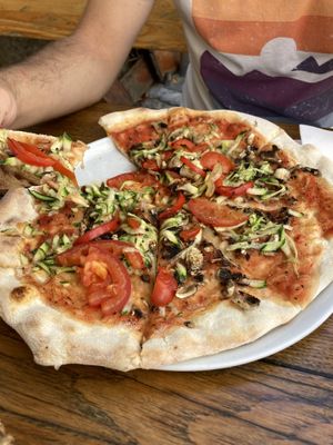 Pizza ohne Käse.   at Restaurant Mizarola in Hvar