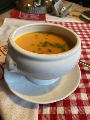 Vegane Ingwer-Karottensuppe  at Berggasthof Seealpe in Oberstdorf