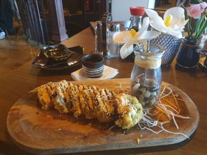 Veganes Crunch Sushi. Wasabi und Ingwer abbestellt. at Aroma in Essen