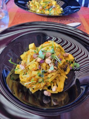 Nouilles de riz, tofu, cacahuètes (vegan) at Le Relais St-Jacques de Compostelle in Collonges-la-rouge