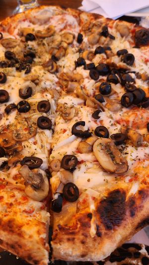 Pizza vegeta con queso violife at El Bahiano Pizza Bar in Caldera