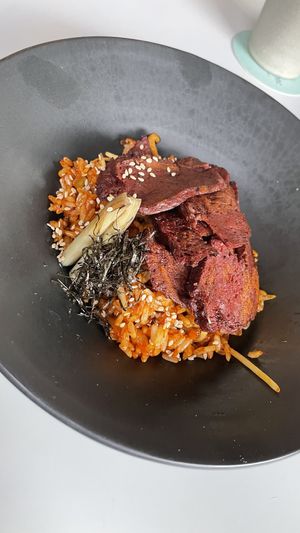 Seitan de beterraga y arroz oriental  at Gusto Creciente  in Lima