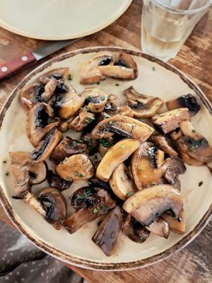 Funghi champignon at Mpurzolaki - Μπυρ...ζολάκι in Chora