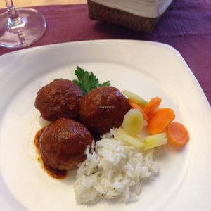 oat meatballs  at Cardamomo Vegetariano in Burgos