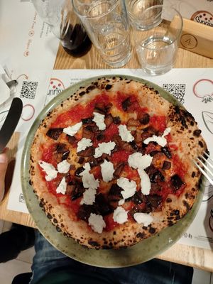 Siciliana vegana at Sunrise Pizza in Caserta