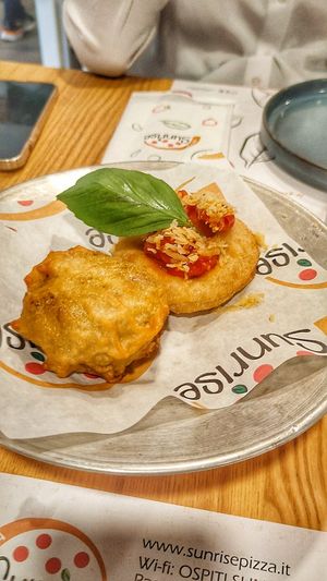 Frittatina e montanarina at Sunrise Pizza in Caserta