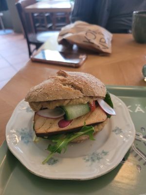 Tofu hummus sandwich  at Kokvrån in Johanneshov