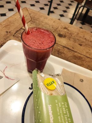 Vegan heura wrap and red juice at SandwiChez - Sant Antoni in Barcelona
