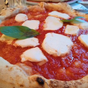 Margherita con mozzarella vegana at Pizzium   in Turin