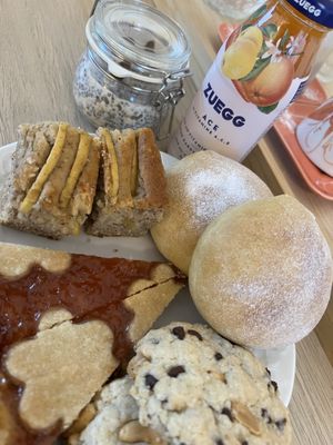 Colazione homemade!   at BiancoGelso b&b Vegan in Gardone Riviera