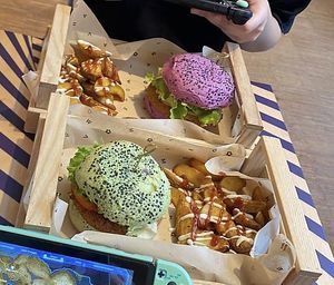 Jungle BBQ + Cherry Bomb  at Flower Burger - I Gigli in Campi Bisenzio