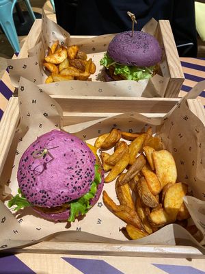 Cherry Bomb and Flower Burger at Flower Burger - I Gigli in Campi Bisenzio