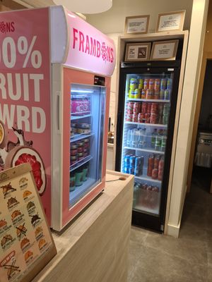 (Vegan) chocolate coated fruit jars and beverage at Las Muns in San Sebastian