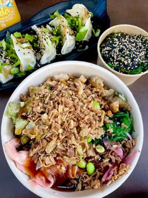 Heura Poke, Vegan Gyoza and Wakame  at Hula Poke - Urquinaona in Barcelona