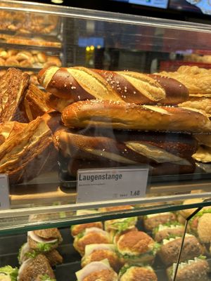 Vegan “Laugenstange”, sign visible next to the pricing   at Kamps - Konrad-Adenauer-Platz in Dusseldorf