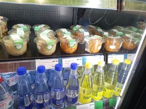 Vegan pots with quinoa and beans at PMI - Deli Y Cia in Mallorca