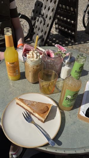 Veganer Lotus Cheesecake 😍  at siebzehn82 in Endingen Am Kaiserstuhl
