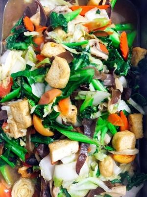 ผัดผักรวมมิตรเจ at Phaisach Tana - ร้านไภษัชย์ธน เจ  in Udon Thani