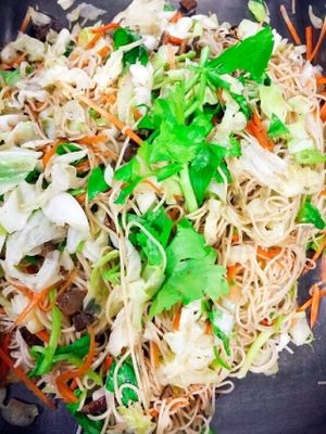 ผัดหมี่ซั่ว at Phaisach Tana - ร้านไภษัชย์ธน เจ  in Udon Thani