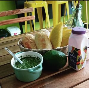 Empanadas y pasteles veganos at La Parada Saludable Café in Bogota