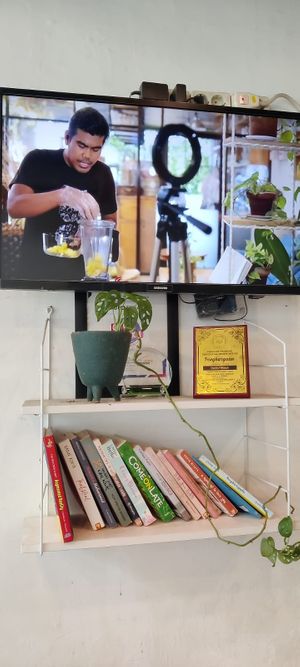 Deco and tv at GreenSmoothie Factory in Medan