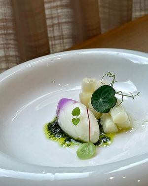 (Photo by 聞西煮意) at Yuan 圓 in Hong Kong Island