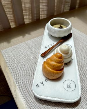 Olive vegetable, Chinese bun 欖菜｜螺絲卷 (Photo by 聞西煮意) at Yuan 圓 in Hong Kong Island