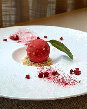 Lychee 荔枝 (Photo by 聞西煮意) at Yuan 圓 in Hong Kong Island