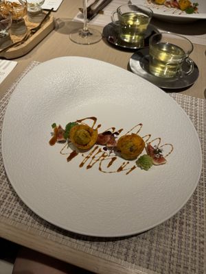 Black vinegar, fig, wonton  at Yuan 圓 in Hong Kong Island