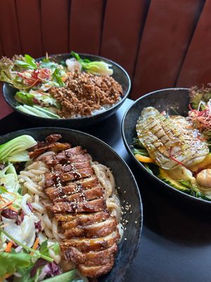 Our mains are looking better than ever. We are offering a wide variety of rice dishes ´RICE RICE BABY´ and noodle dishes ´SEND NOODS´, with veggies, mushrooms & meat alternativ at IV in Berlin