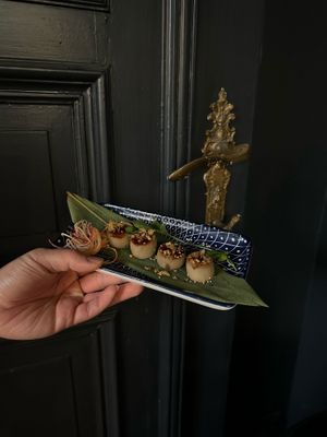 If you say our SCALLOPS don't look like ´scallops´, we know you're lying!😄Have a taste of our vegan alternative made from marinated king oyster mushrooms. at IV in Berlin