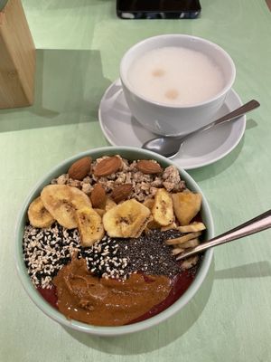 Acai-Smoothie Bowl  at Katzentempel - Bremen in Bremen