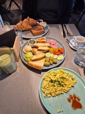 "Fellnasen Frühstück" at Katzentempel - Bremen in Bremen