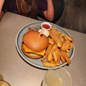 Cheeseburger at Katzentempel - Bremen in Bremen