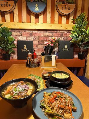 Bị cuốn, vegan Pho , green Curry and Thai drunken noodles   at Thien Tam in Toronto