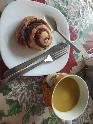 Cinnamon roll and Golden Mylk at Verde y Rebelde in Punta Arenas