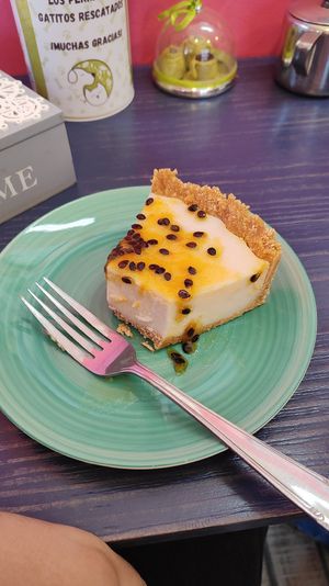 Cheescake de maracujá at Verde y Rebelde in Punta Arenas