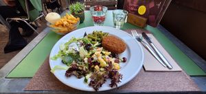 Heerlijk gegeten,  de vegan kaasgehaktbal was heel lekker en een gezellige plek on het centrum van Nijmegen. Een aanrader. at Cafe de Plak in Nijmegen