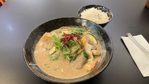 Die Erdnuss Soße hat richtig intensiven Geschmack, sehr lecker 😋   at An Lac in Flensburg