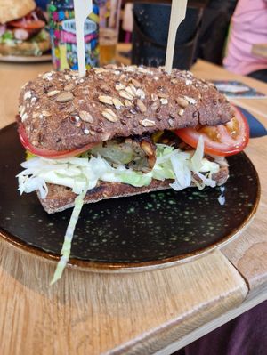 De eigengemaakte vegan burger at VandeStreek Oudegracht in Utrecht